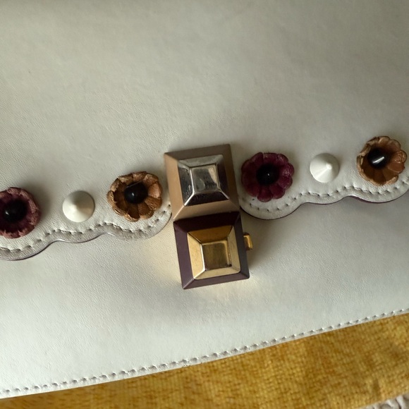 Fendi White Floral Embellished Women's Shoulder Bag - Picture 5 of 12